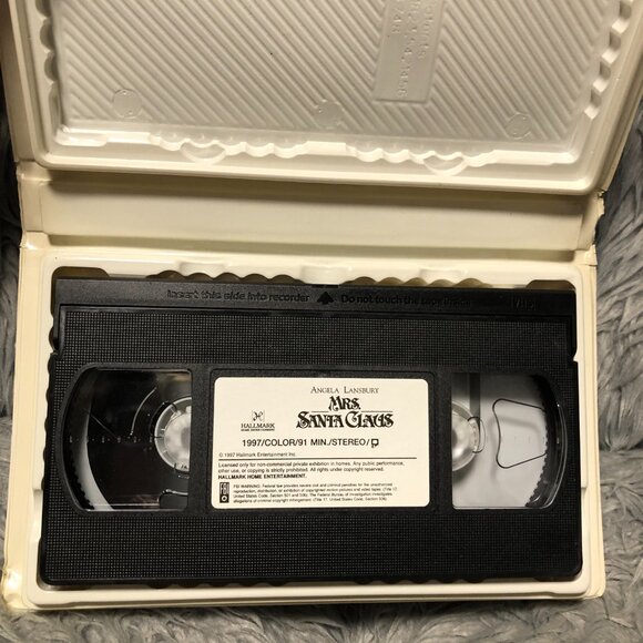 VINTAGE Mrs Santa Claus Hallmark Clamshell VHS Tape Movie 1996 Angela Lansbury - Picture 3 of 3